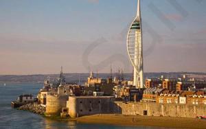 Вид на Портсмут (Portsmouth) и Солент (The Solent) с высоты птичьего полета